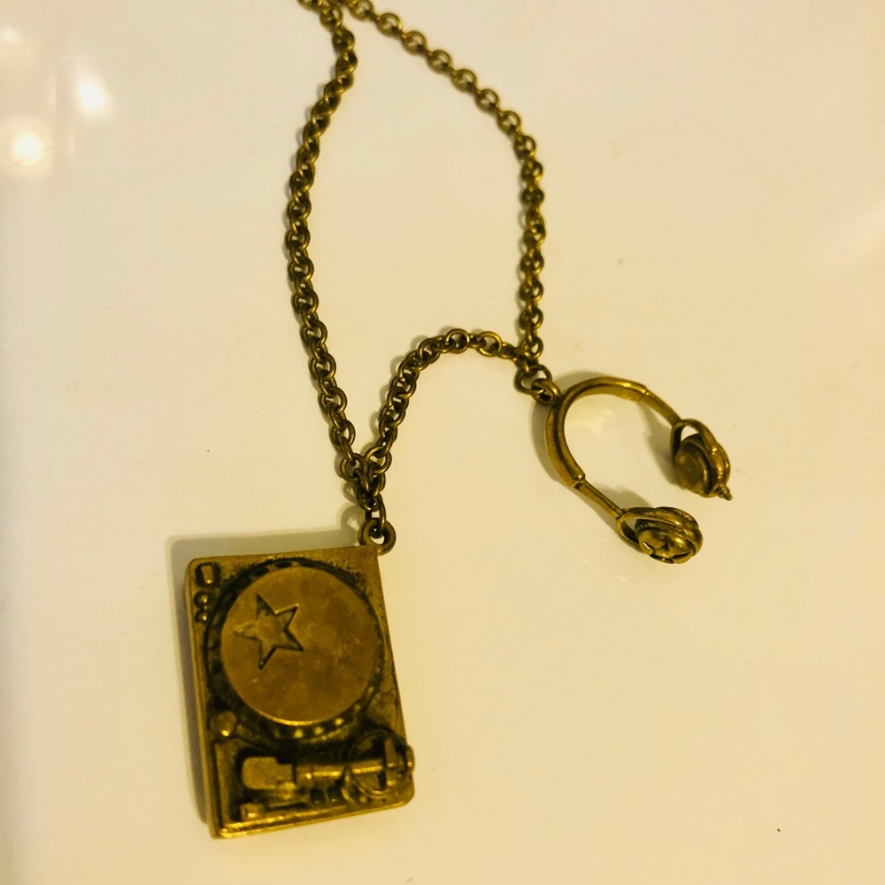 ๐ตDJ STAR RETRO NECKLACE! - Picture 3 of 4